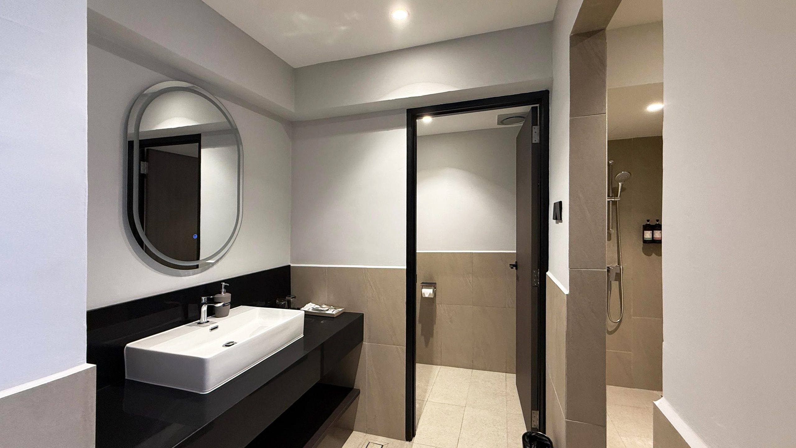 512_Bathroom_16_9
